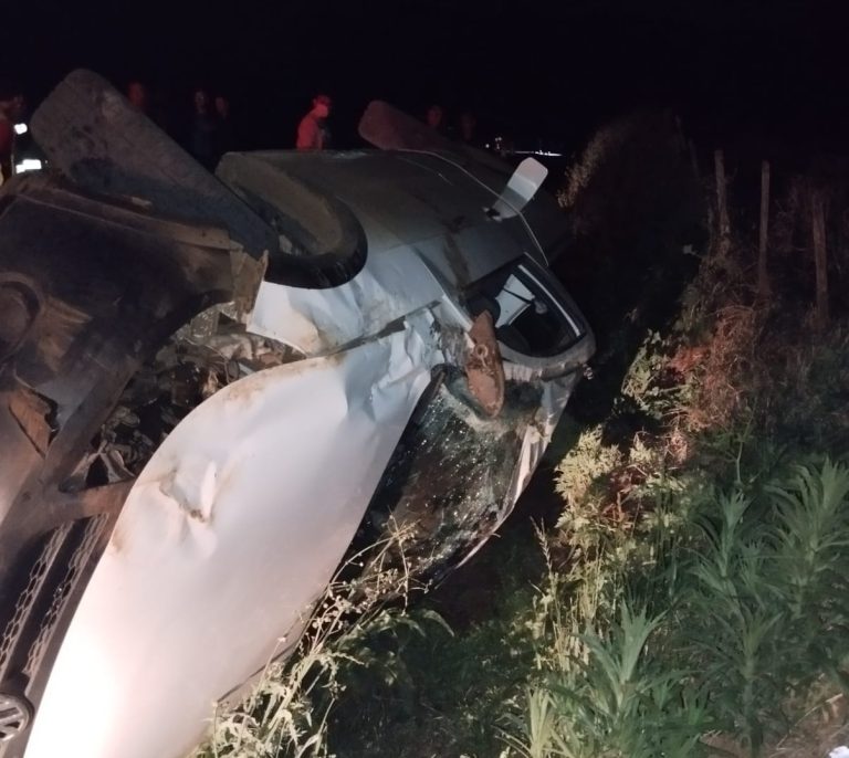 Homem morre após capotamento e ser ejetado de veículo no Oeste