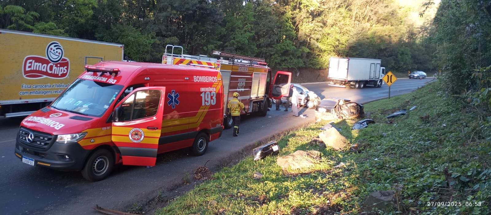 Dois mortos e três feridos em grave acidente na BR-282