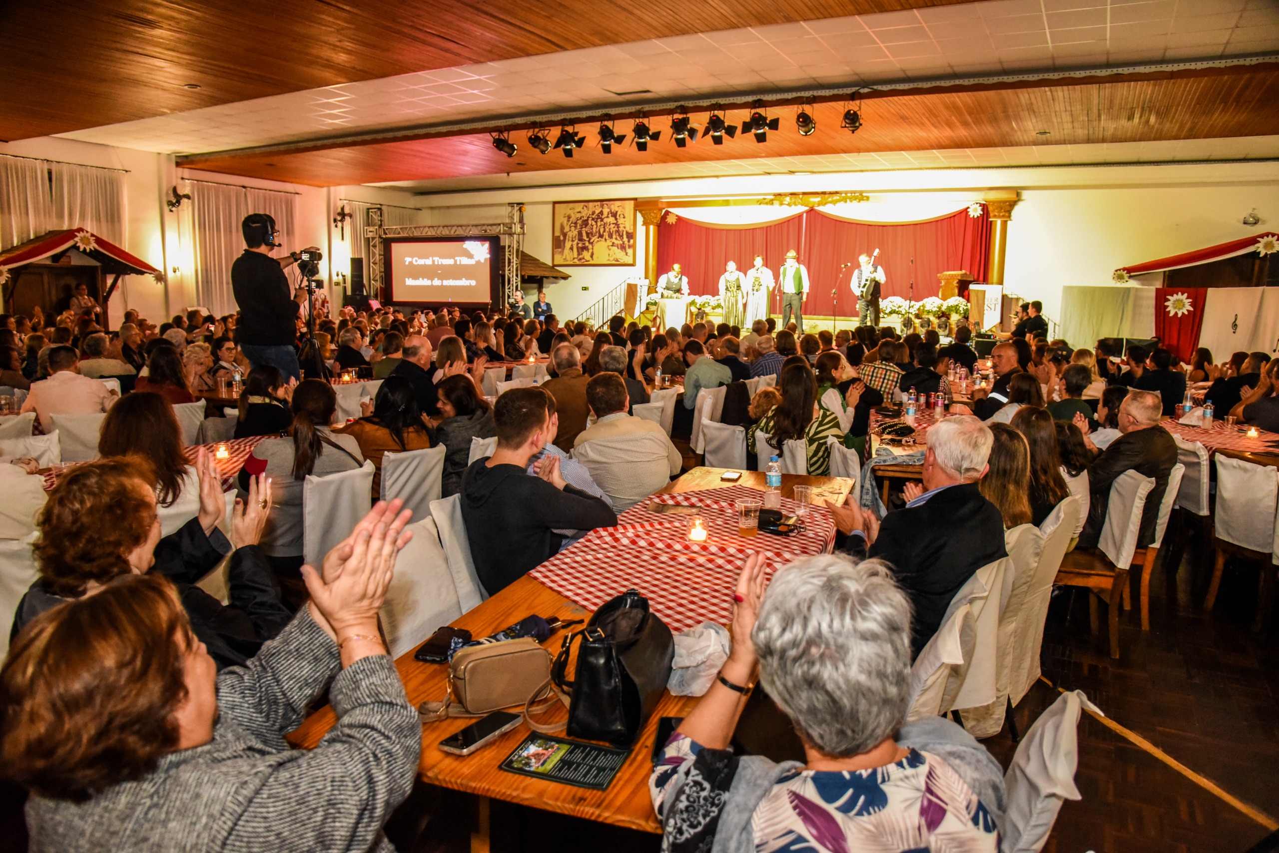 Lustiger Tiroler Abend abre comemorações dos 92 anos da Imigração Austríaca em Treze Tílias