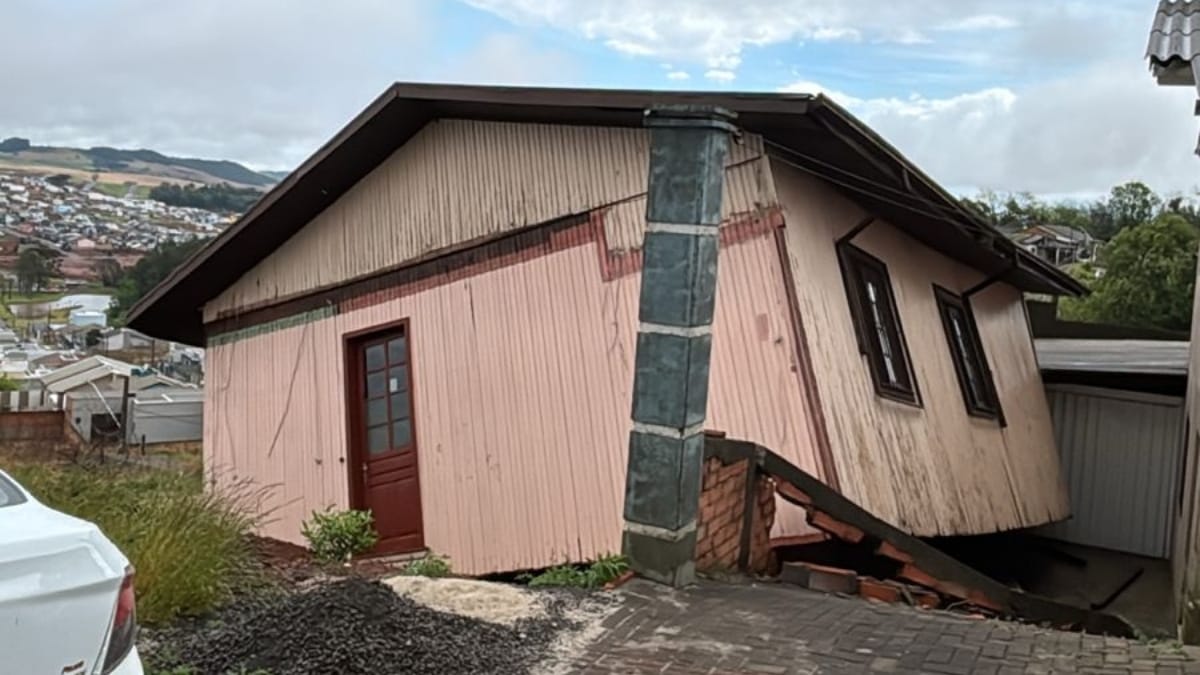 Sobe para 16 o número de cidades afetadas pelos temporais em SC, diz Defesa Civil