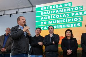 SC reforça agricultura com entrega de equipamentos e definição de novas regras de biosseguridade para a suinocultura