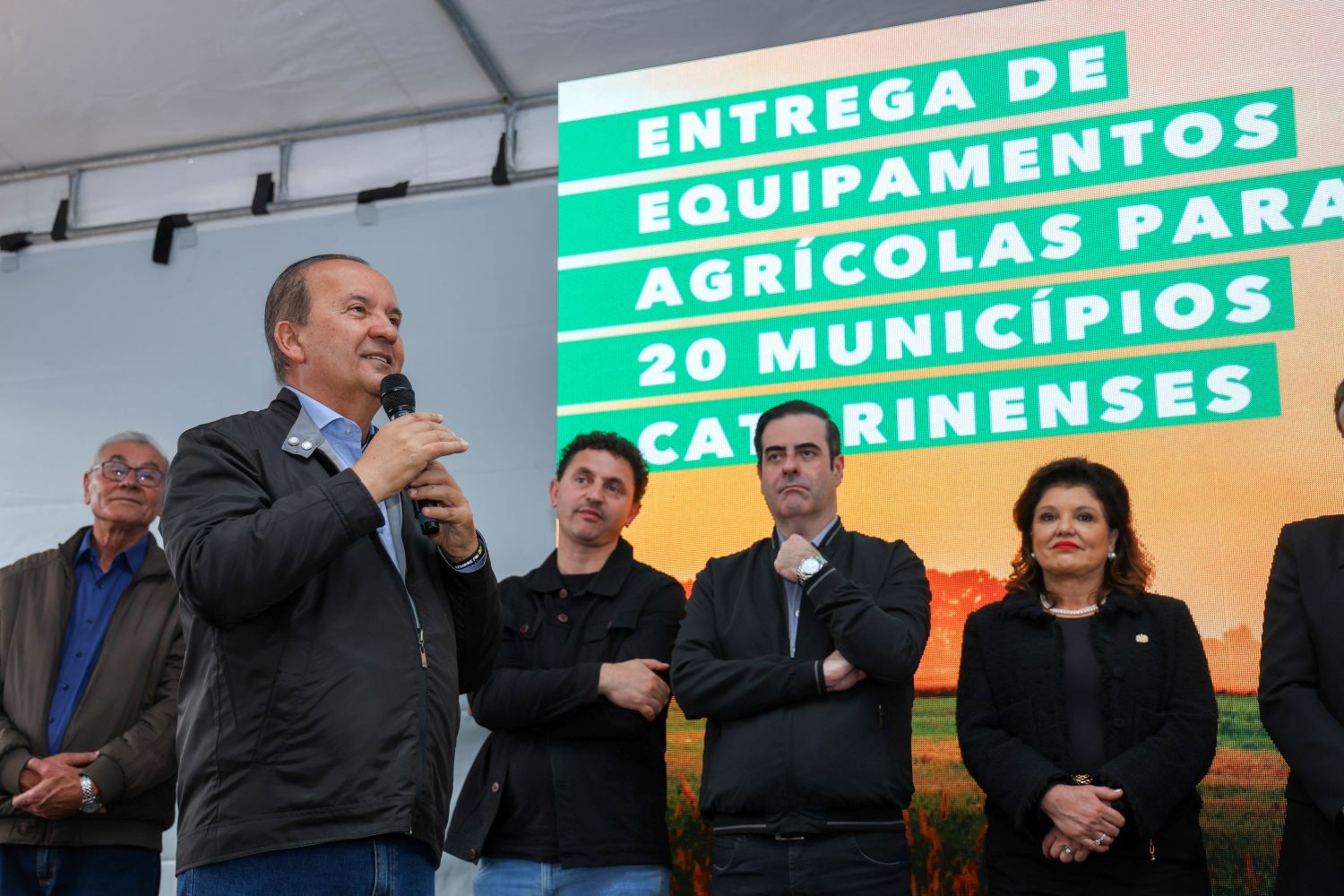 SC reforça agricultura com entrega de equipamentos e definição de novas regras de biosseguridade para a suinocultura
