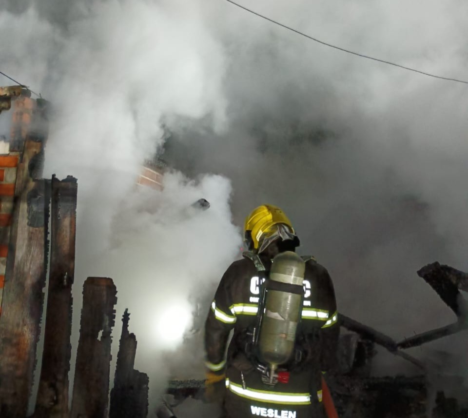 Incêndios mobilizam bombeiros e deixam prejuízos em duas cidades da região