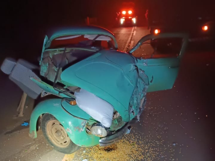Idoso morre em colisão entre Fusca e caminhão no Oeste de SC