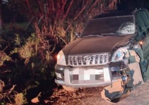 Homem morre no hospital após bater moto em carro no Oeste