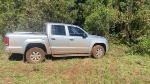 Família é vítima de assalto e criminosos levam veículos e celulares em Vargem Bonita