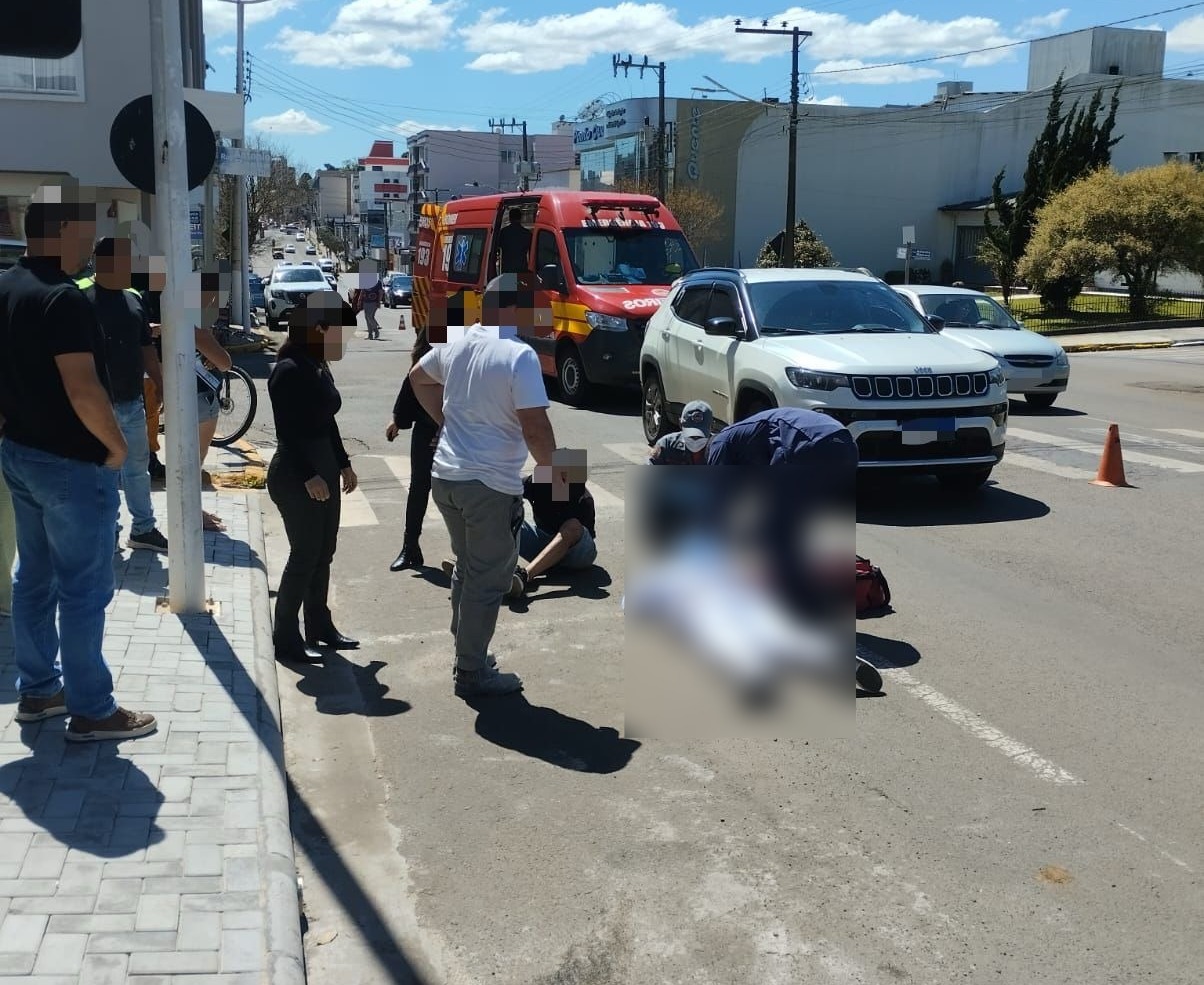 Mulher é atropelada ao tentar socorrer ciclista atingido por veículo em Curitibanos