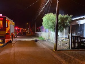Incêndio supostamente criminoso atinge residência em Campos Novos durante a madrugada
