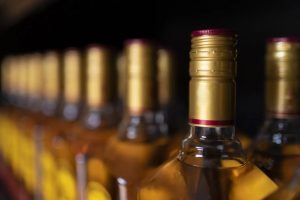 Intoxicação por metanol: entenda o caso de bebidas alcoólicas batizadas que desencadeou uma investigação da PF no Brasil