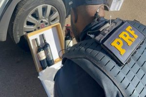 PRF apreende em Joaçaba vinhos importados de forma irregular