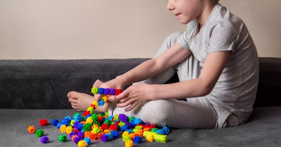 Professora agride aluno autista de 9 anos e é afastada de escola em SC
