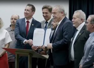 BNDES anuncia R$ 3,3 bilhões em financiamentos a rodovias, agroindústria e setor naval em SC