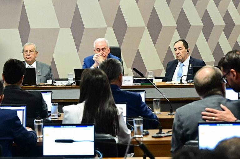 CCJ do Senado rejeita PEC da Blindagem; votação foi unânime