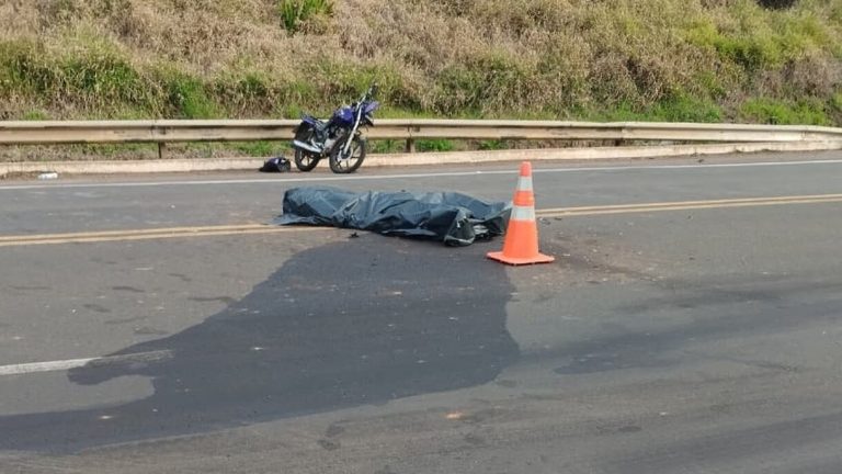 Jovem motociclista perde a vida após colisão com guincho na BR-153