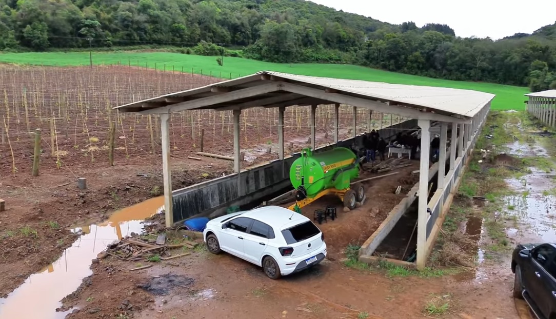 Obra de granja embargada gera prejuízo milionário em Tangará
