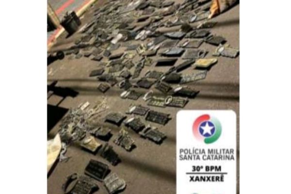 PM prende três pessoas com itens furtados de túmulos no Oeste