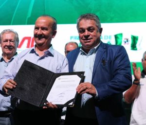 Jorginho Mello cresce e lidera disputa para o governo de SC, diz pesquisa