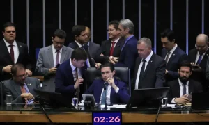 PEC da Blindagem é aprovada na Câmara e segue para análise no Senado