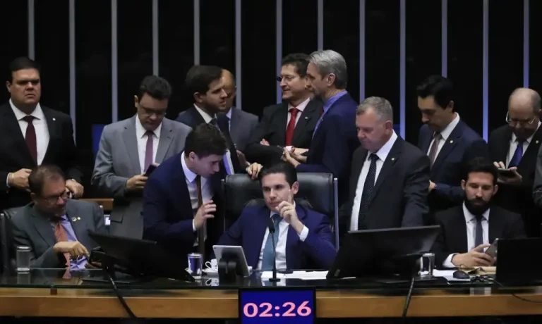 PEC da Blindagem é aprovada na Câmara e segue para análise no Senado