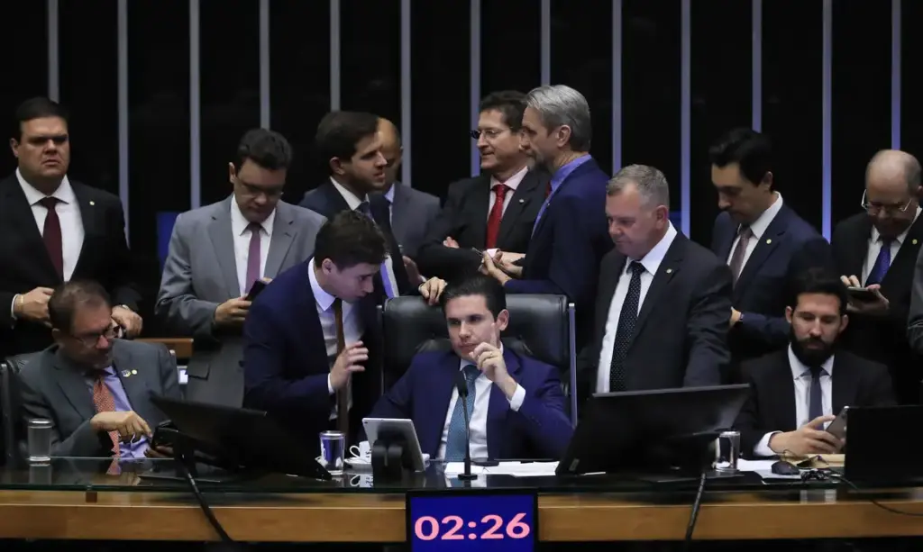 PEC da Blindagem é aprovada na Câmara e segue para análise no Senado