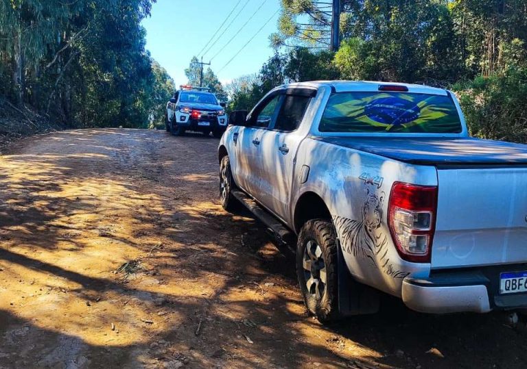 Segunda caminhonete roubada em assalto é recuperada horas após o crime