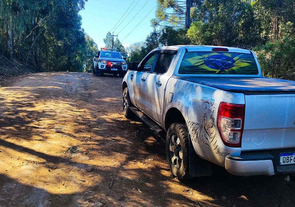 Segunda caminhonete roubada em assalto é recuperada horas após o crime