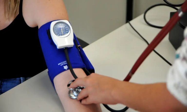 Pressão 12 por 8 passa a ser considerada pré-hipertensão; entenda