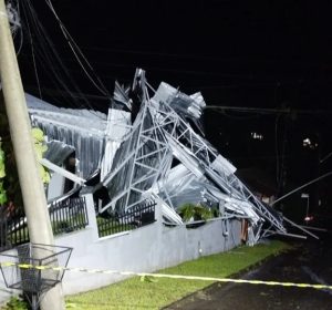 Cidades do Oeste têm transtornos causados por temporal na noite desta segunda-feira