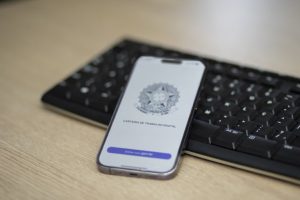 Quase 100 mil trabalhadores ainda podem sacar o Abono Salarial de 2023 até 29/12