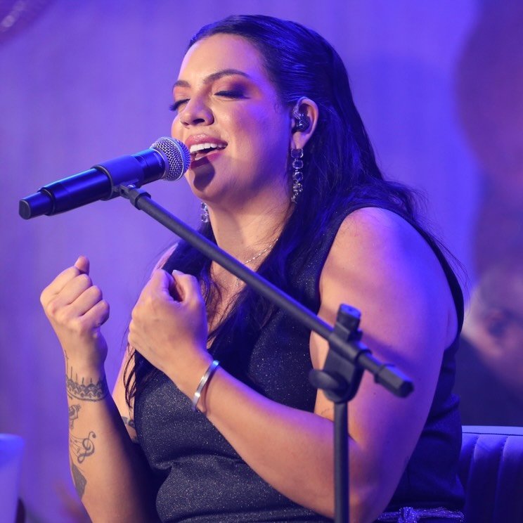 Cantora de Irani é se apresenta no The Voice e é aclamada pelos jurados (assista)