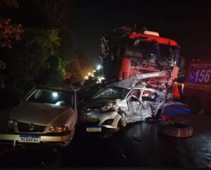 Engavetamento causa morte e deixa onze feridos em Santa Catarina