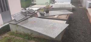 Vandalismo em túmulos na semana de finados revolta familiares em Herval