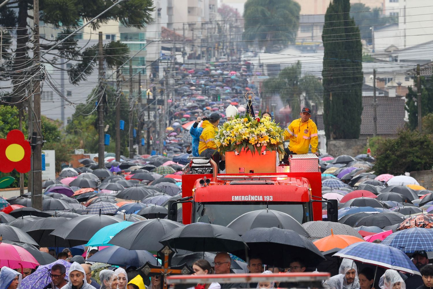 Nossa Senhora Aparecida: Governador participa da maior romaria religiosa de Santa Catarina