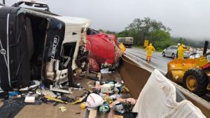 Caminhoneiro do Oeste morre em acidente durante chuva forte no Paraná