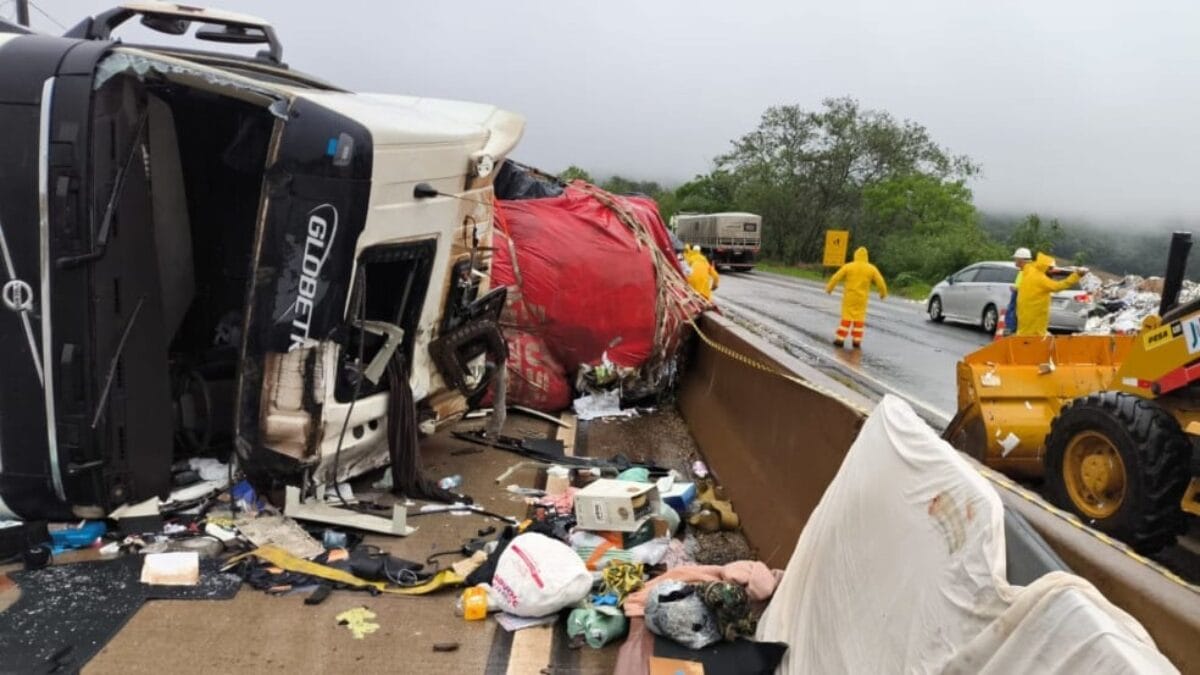 Caminhoneiro do Oeste morre em acidente durante chuva forte no Paraná