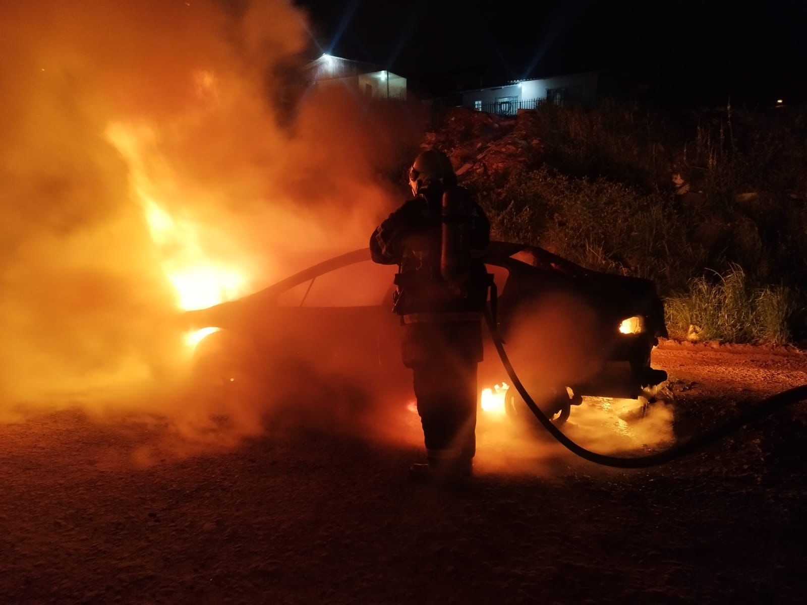 Incêndio destrói veículo em Campos Novos