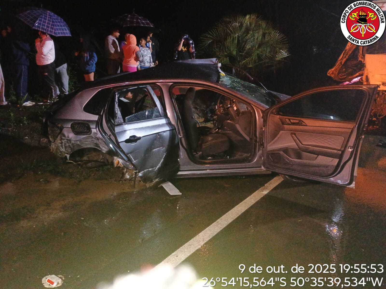 Três pessoas ficam feridas em grave colisão na SC-350 entre Lebon Régis e Santa Cecília