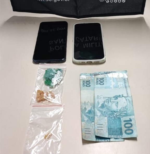 PM prende dois homens por tráfico de drogas em Herval d’Oeste