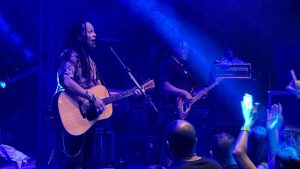 Afrocultura traz show gratuito de Serginho Moah a Joaçaba neste sábado
