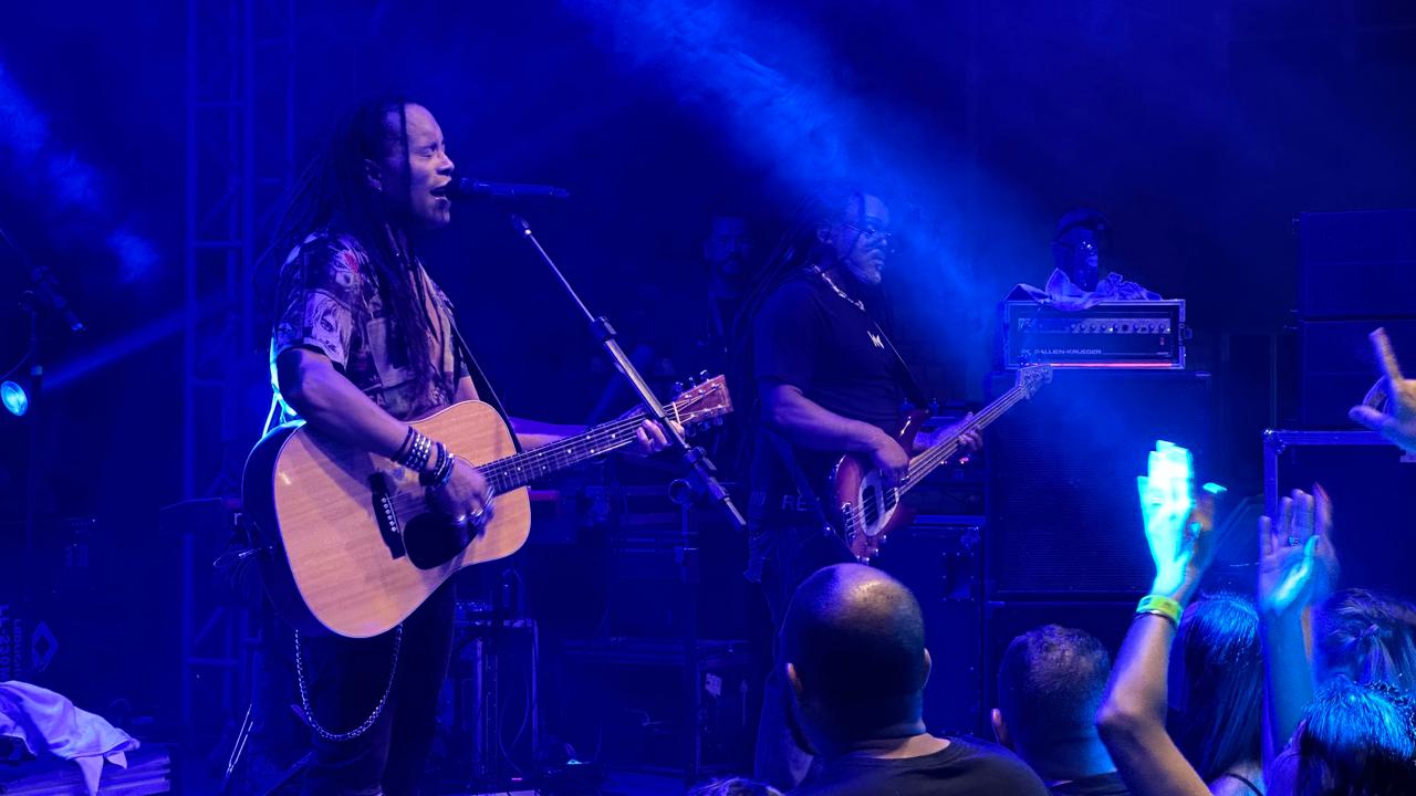 Afrocultura traz show gratuito de Serginho Moah a Joaçaba neste sábado