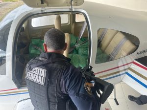 Receita Federal apreende aeronave com R$ 3 milhões em celulares em aeroporto de SC