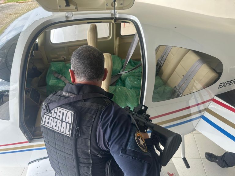 Receita Federal apreende aeronave com R$ 3 milhões em celulares em aeroporto de SC