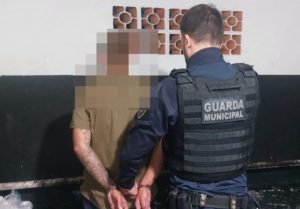 Momentos de pânico: Homem invade escola e ameaça matar alunos em SC