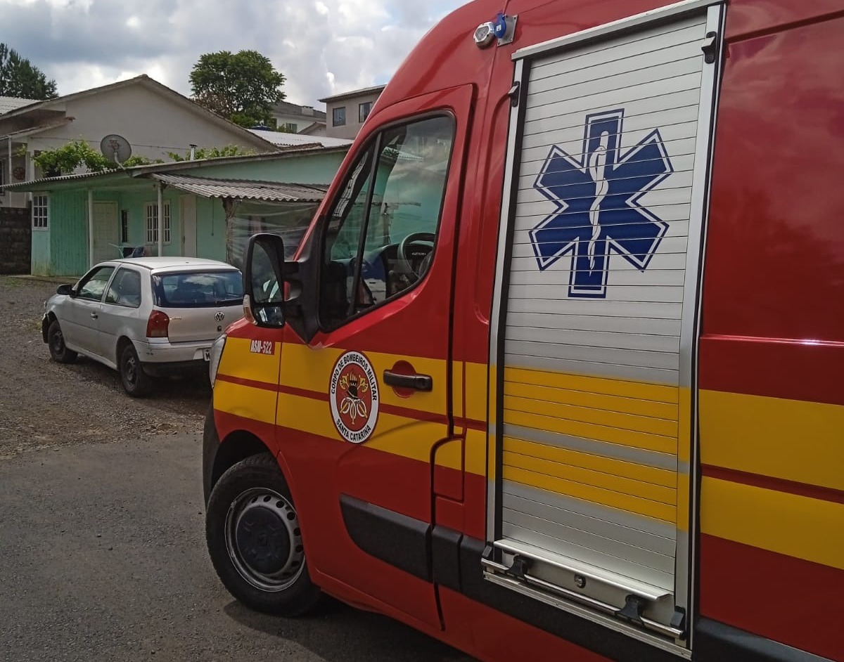 Adolescente fica ferido após colisão entre carro e bicicleta em Catanduvas