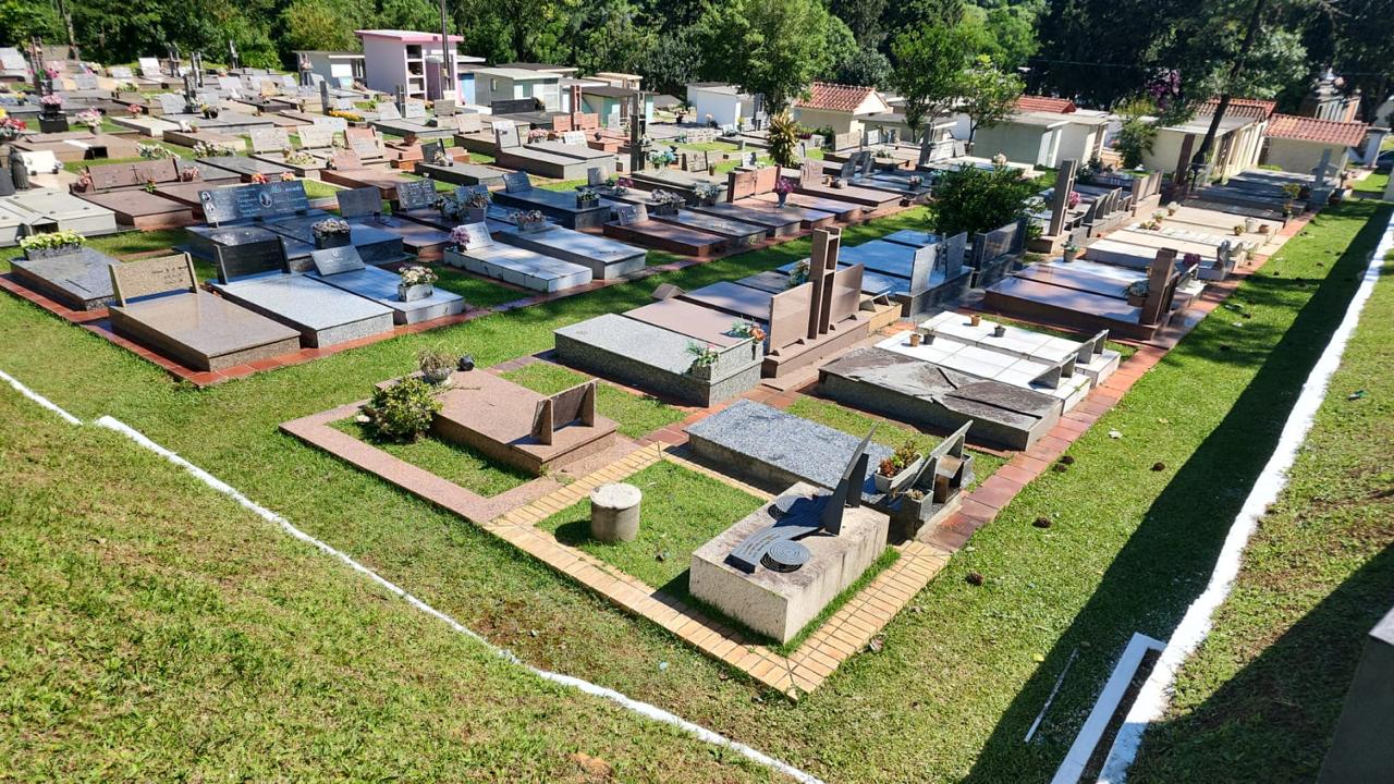Prefeitura de Joaçaba promove limpeza e organização no Cemitério Municipal para o Dia de Finados