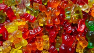 Menino de 9 anos é internado na UTI após comer balas oferecidas por desconhecido em shopping