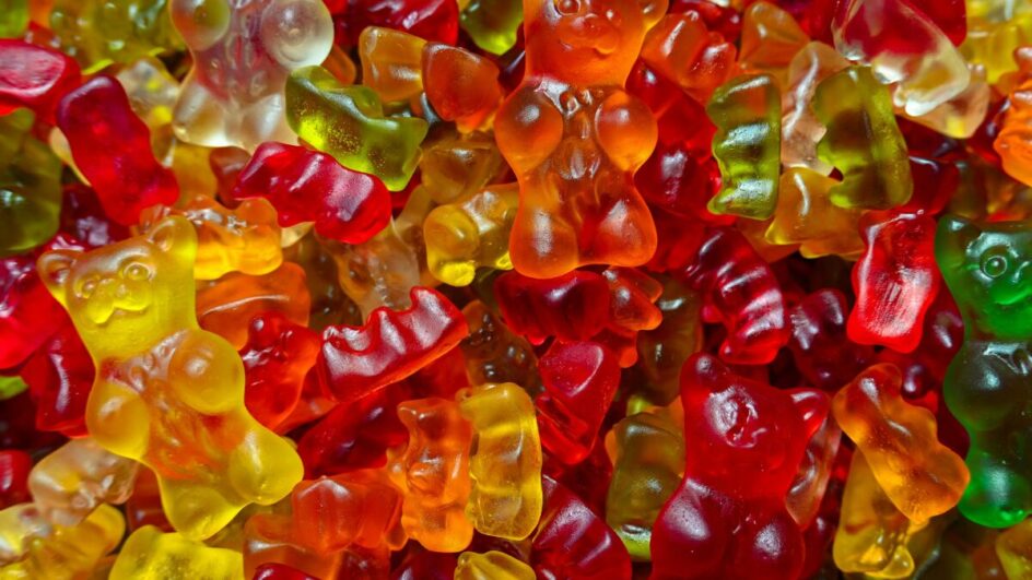 Menino de 9 anos é internado na UTI após comer balas oferecidas por desconhecido em shopping