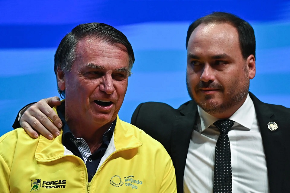 Carlos Bolsonaro lidera disputa ao Senado por Santa Catarina, diz pesquisa Neokemp