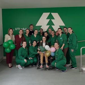 Empresária que teve parada cardíaca durante corrida recebe alta hospitalar