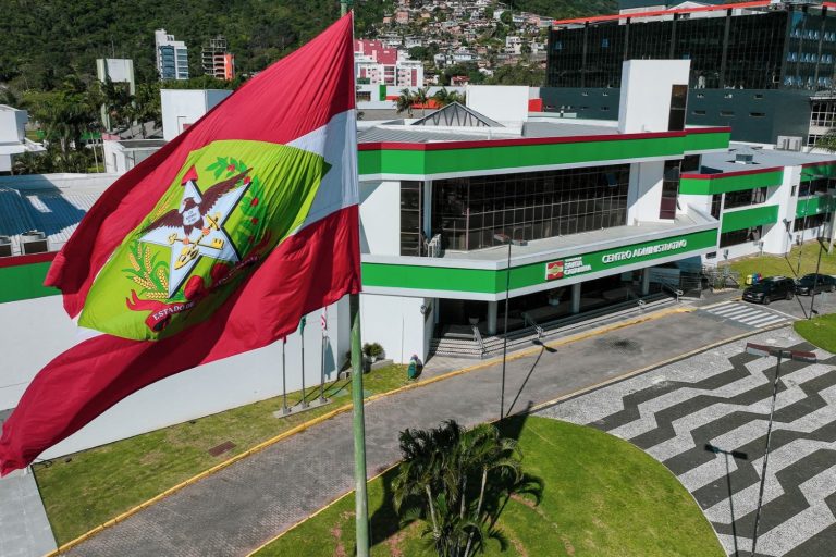 Governo de SC vai pagar segunda metade do 13º no dia 19 de dezembro